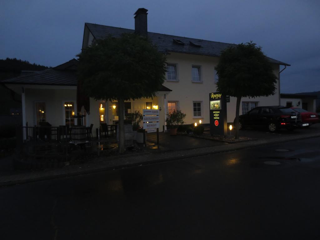 Wein & Gaestehaus Rosenlay ลีเซอร์ ภายนอก รูปภาพ